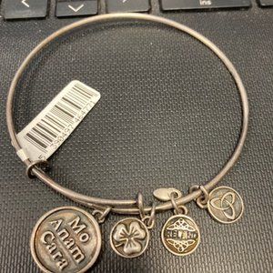 Solvar Irish Trinity Shamrock Mo Anam Cara Bracelet (My Soul Mate)